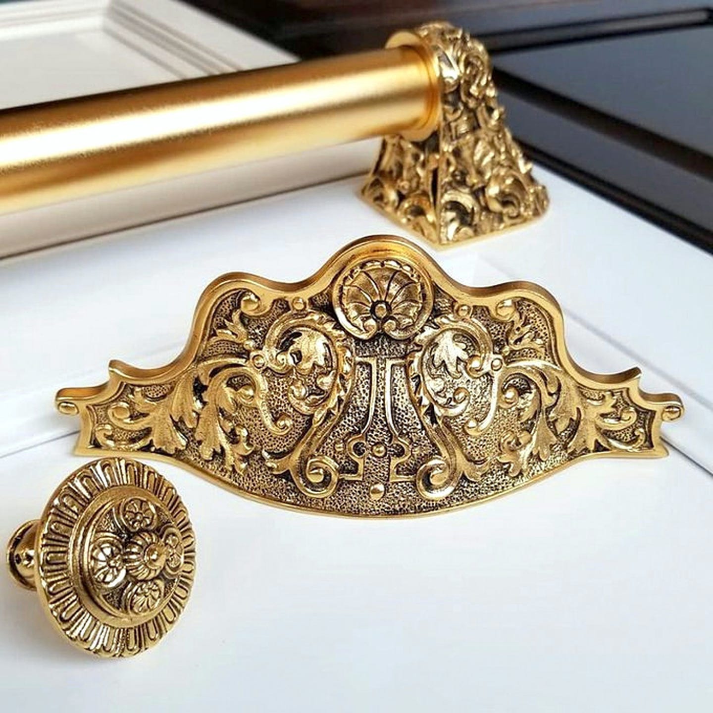kensington-knob-bin-pull-and-acanthus-appliance-pull-in-24k-satin-gold-.jpg