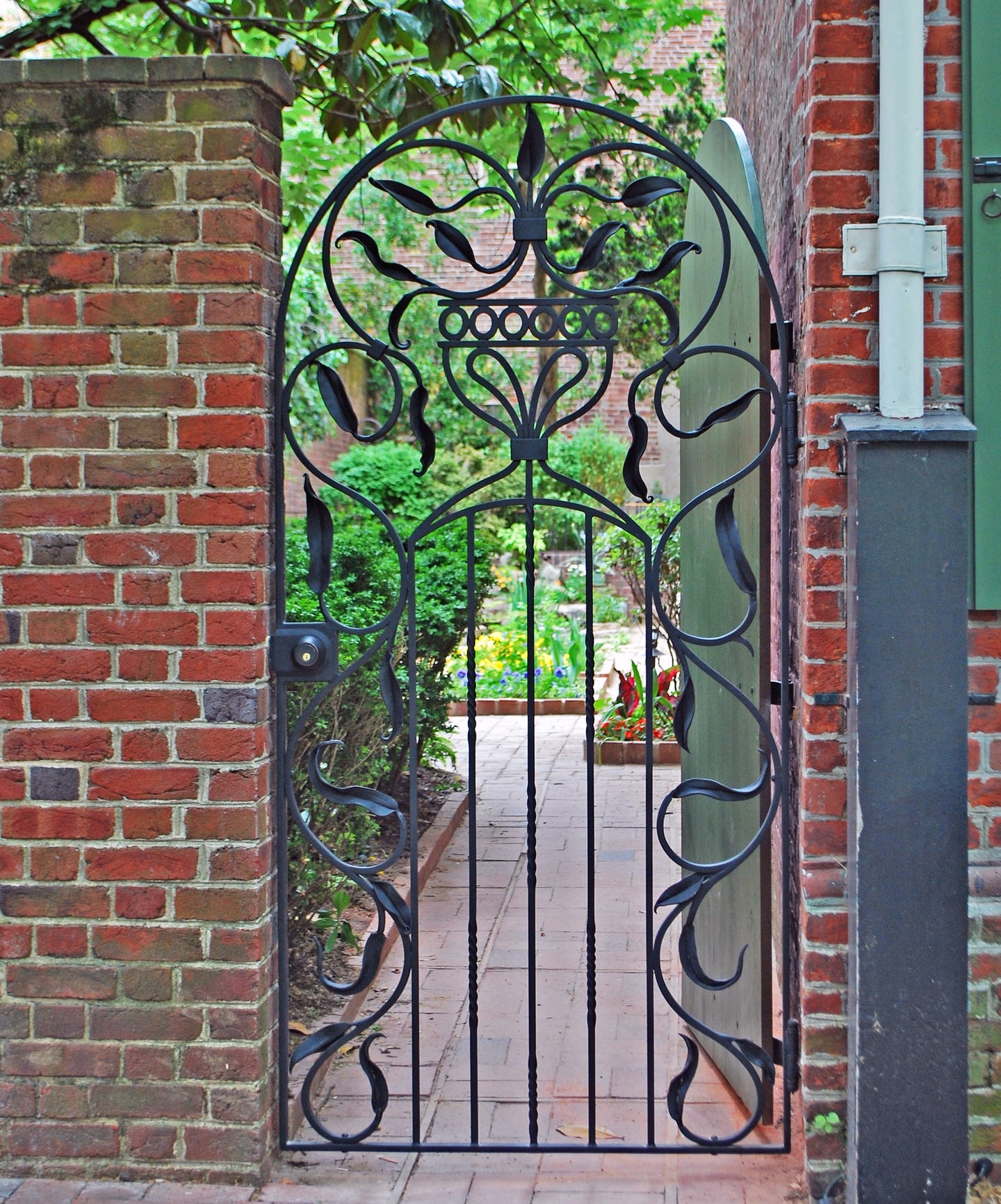heritage-metalworks---exterior-iron-gate1.jpg