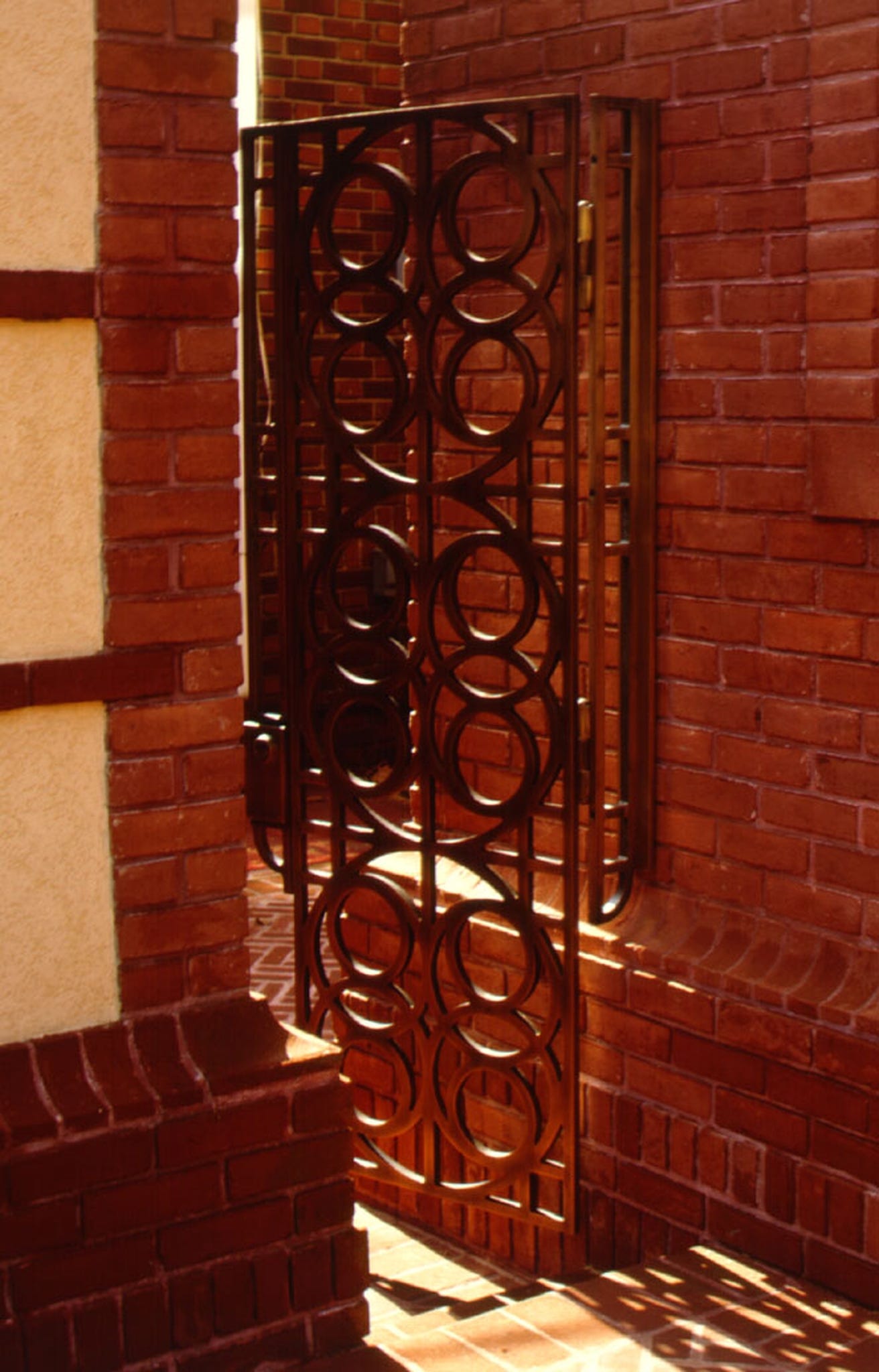 hist-arts-cast-bronze-residential-gate.jpg