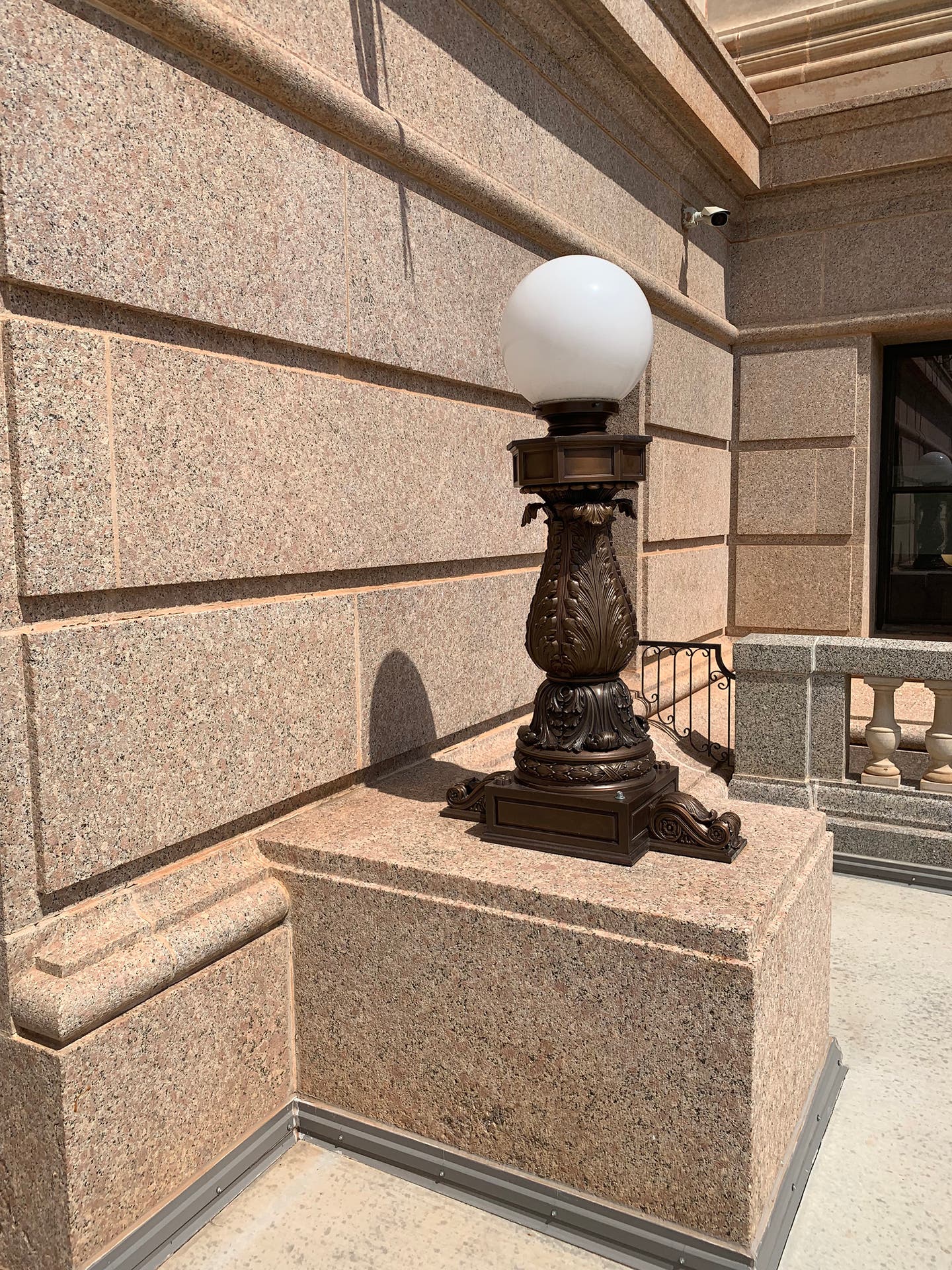 f-replica-of-small-guth-standard-at-oklahoma-state-capitol.jpg
