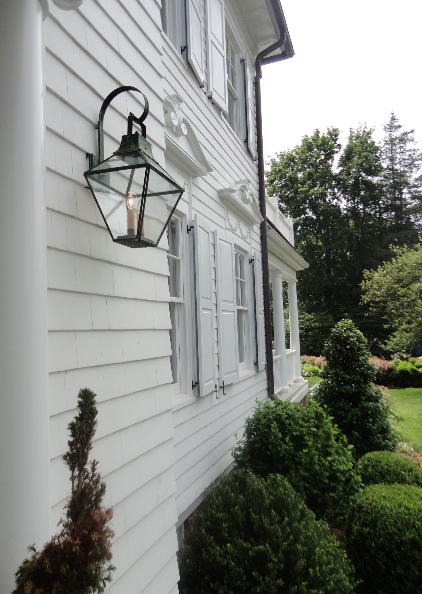 scofield-lighting---salem-wall-lantern.jpg