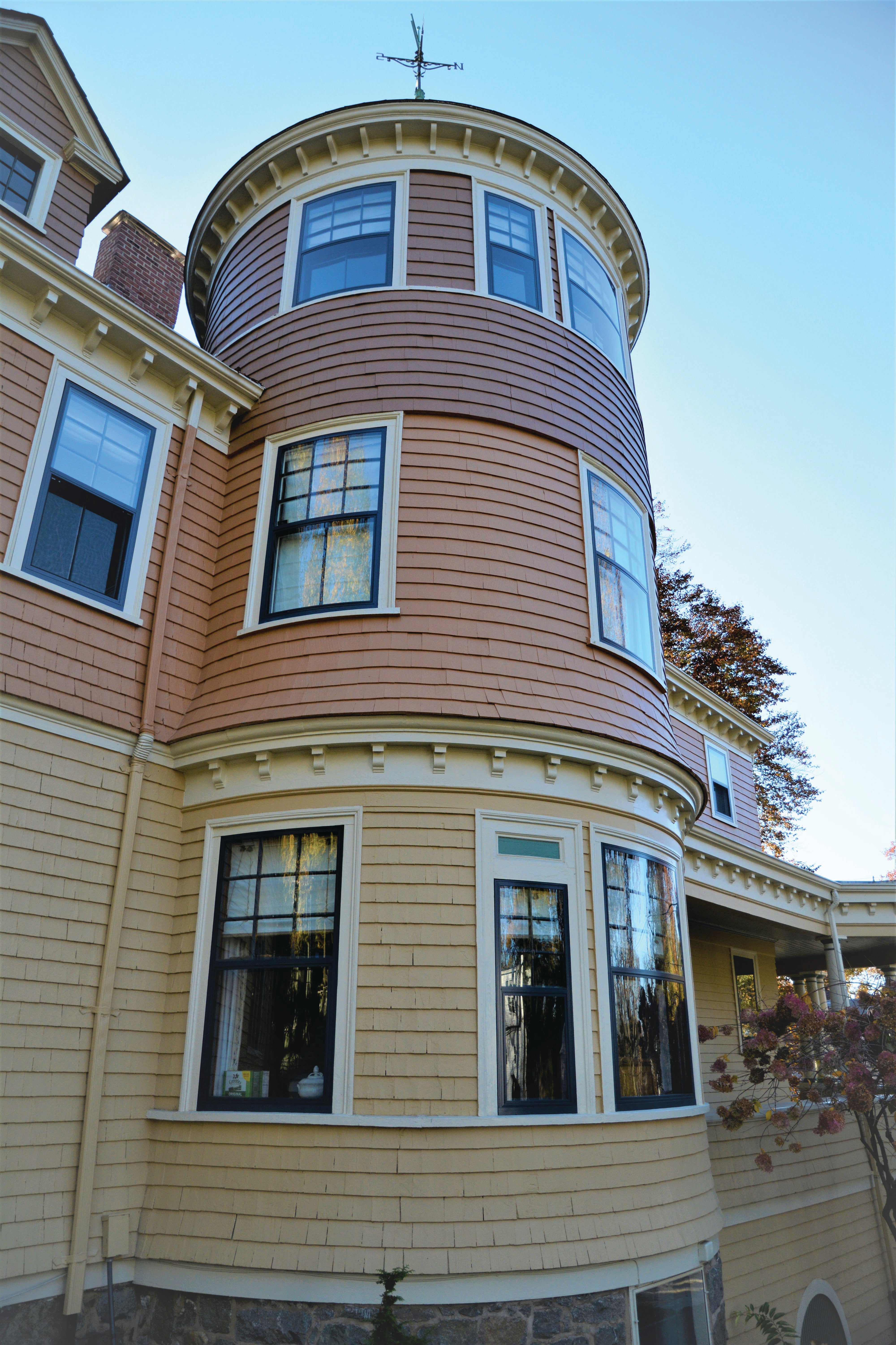 allied-4-historic-one-lite---bowed---custom-color-winchester-ma---photo---beacon-hill-restoration---denis-sempebon.jpg