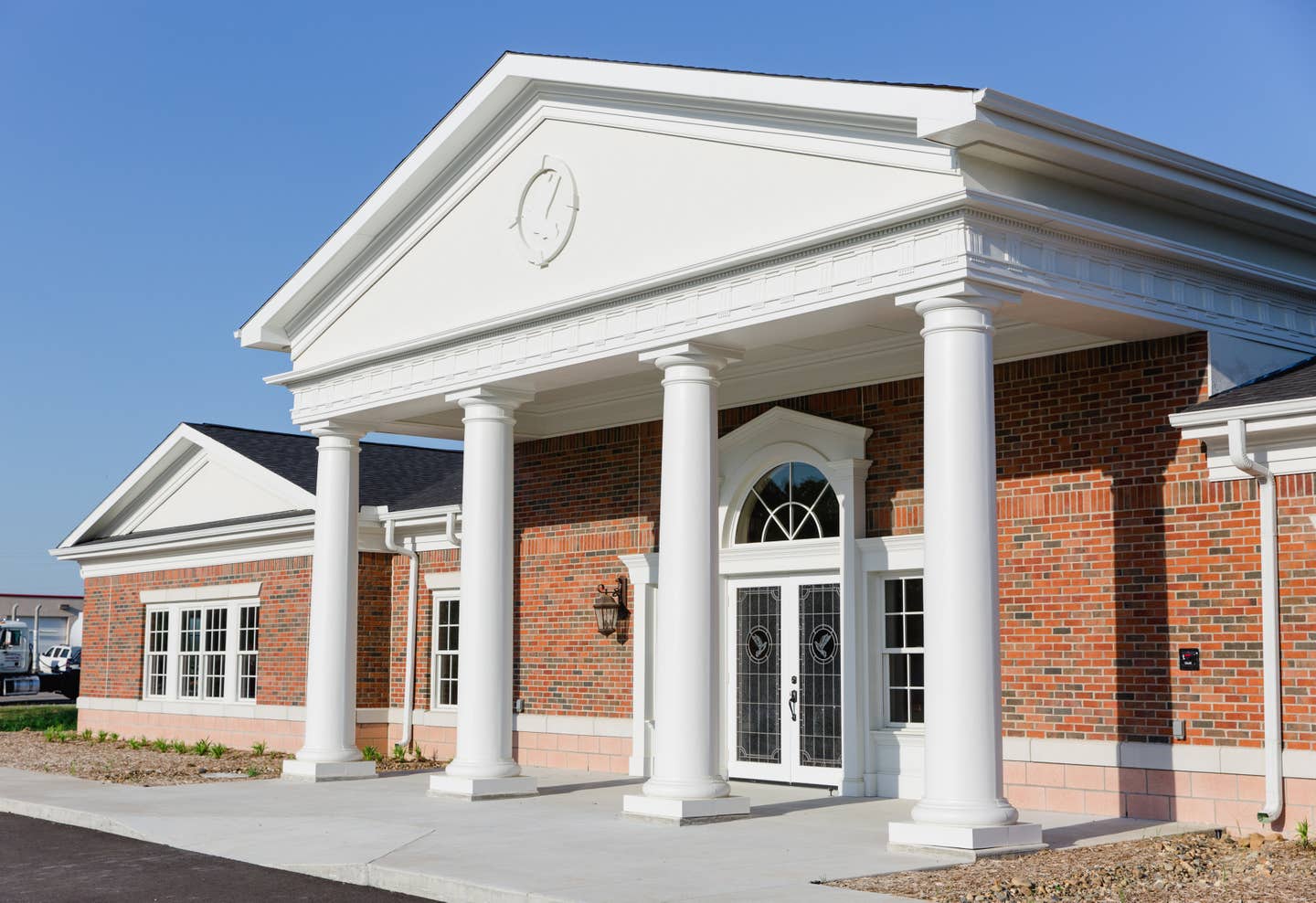 commercial-columns-cornice-royal-corinthian.jpg