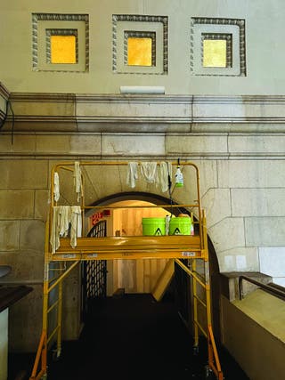 washingtonunionstation-9-inprogess_cleaning_granitemasonry.jpg