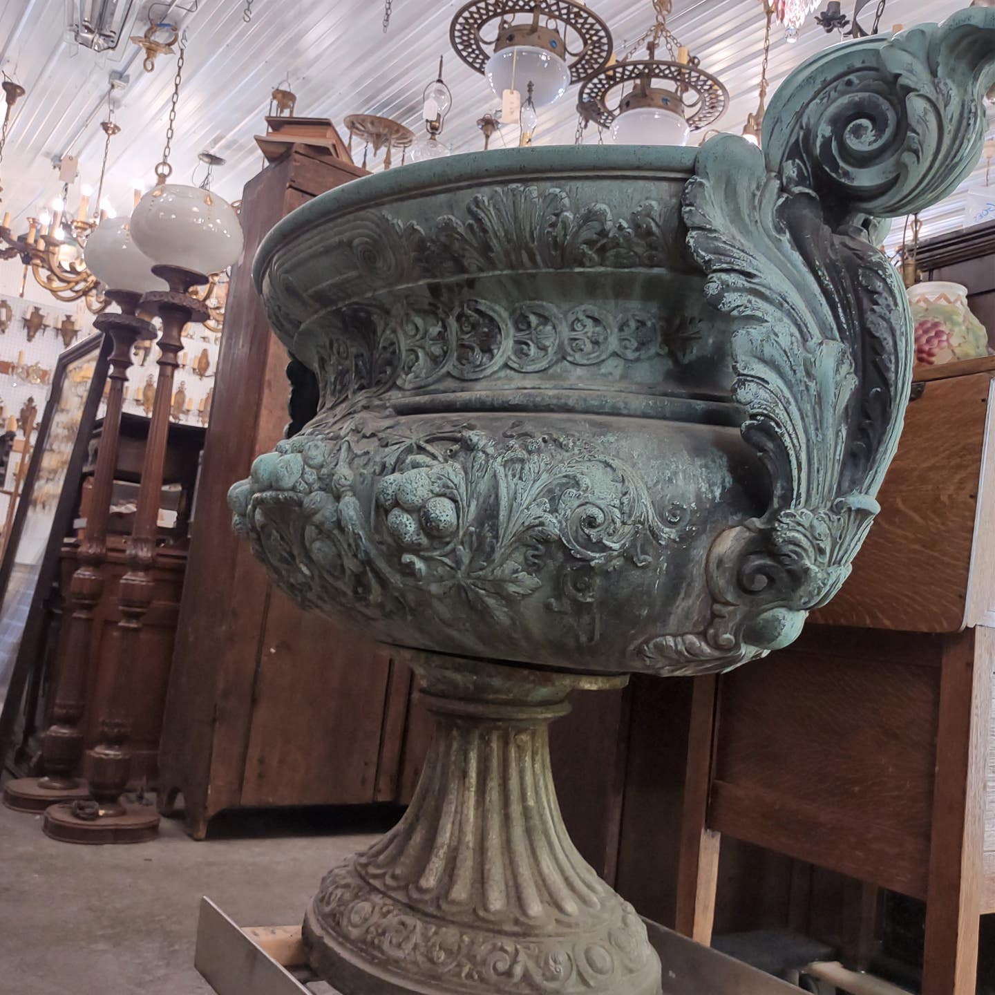 architectural-antiques-of-indianapolis-urn.jpg