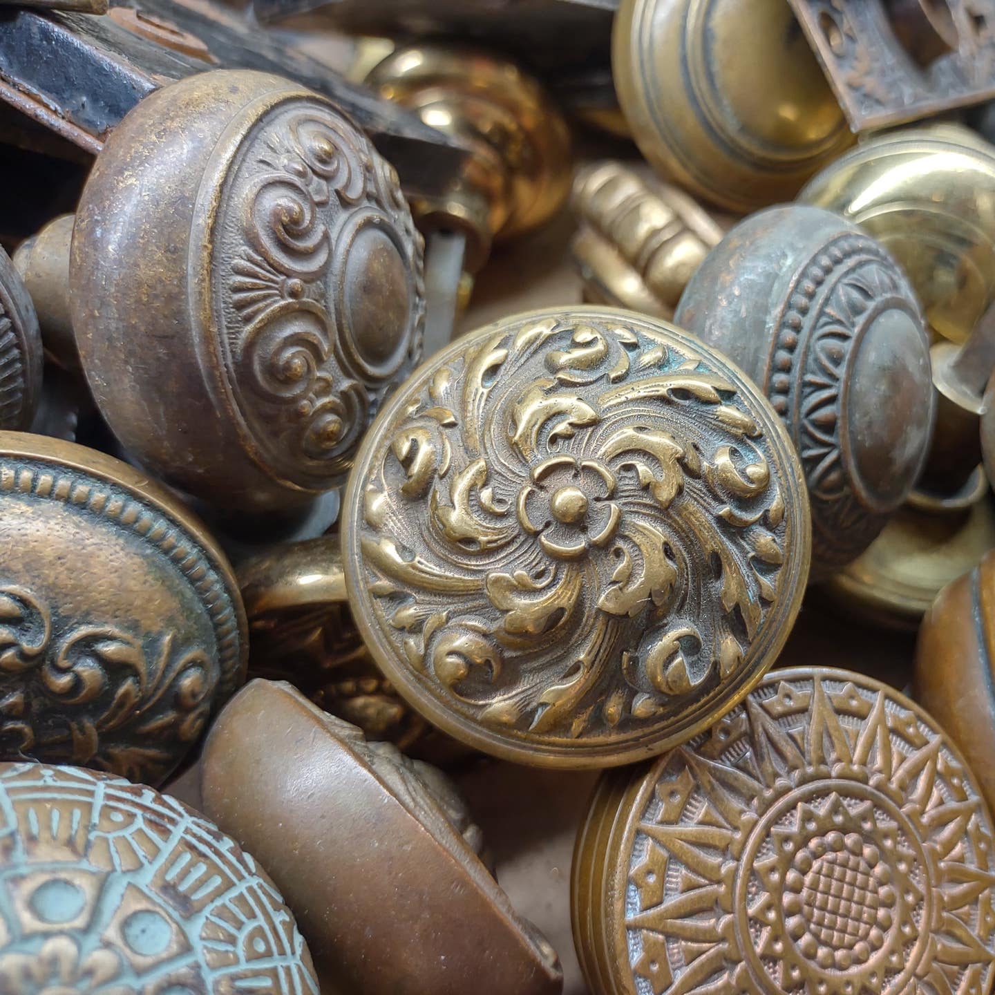 architectural-antiques-of-indianapolis-knobs.jpg