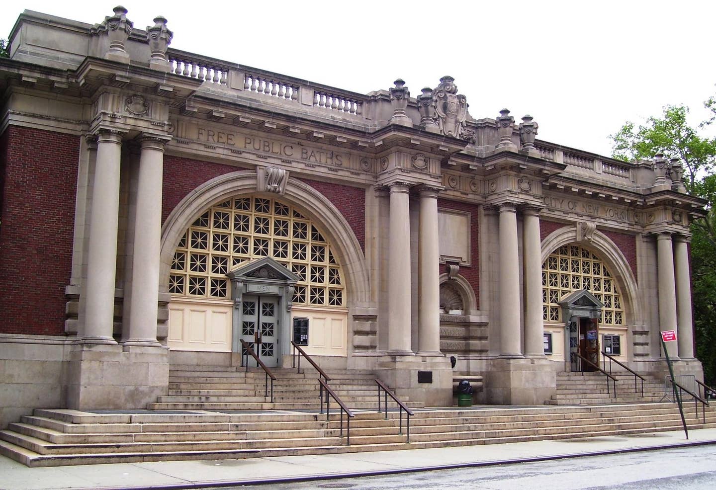 8-arnold-brunner-public-baths-nyc-1904-06-.jpg