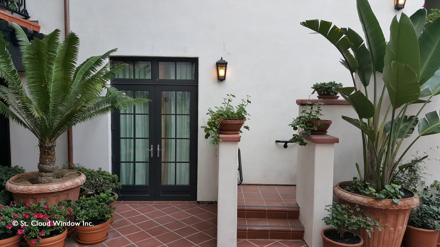 plaza-la-reina-st-cloud-window-historic-windows.jpg