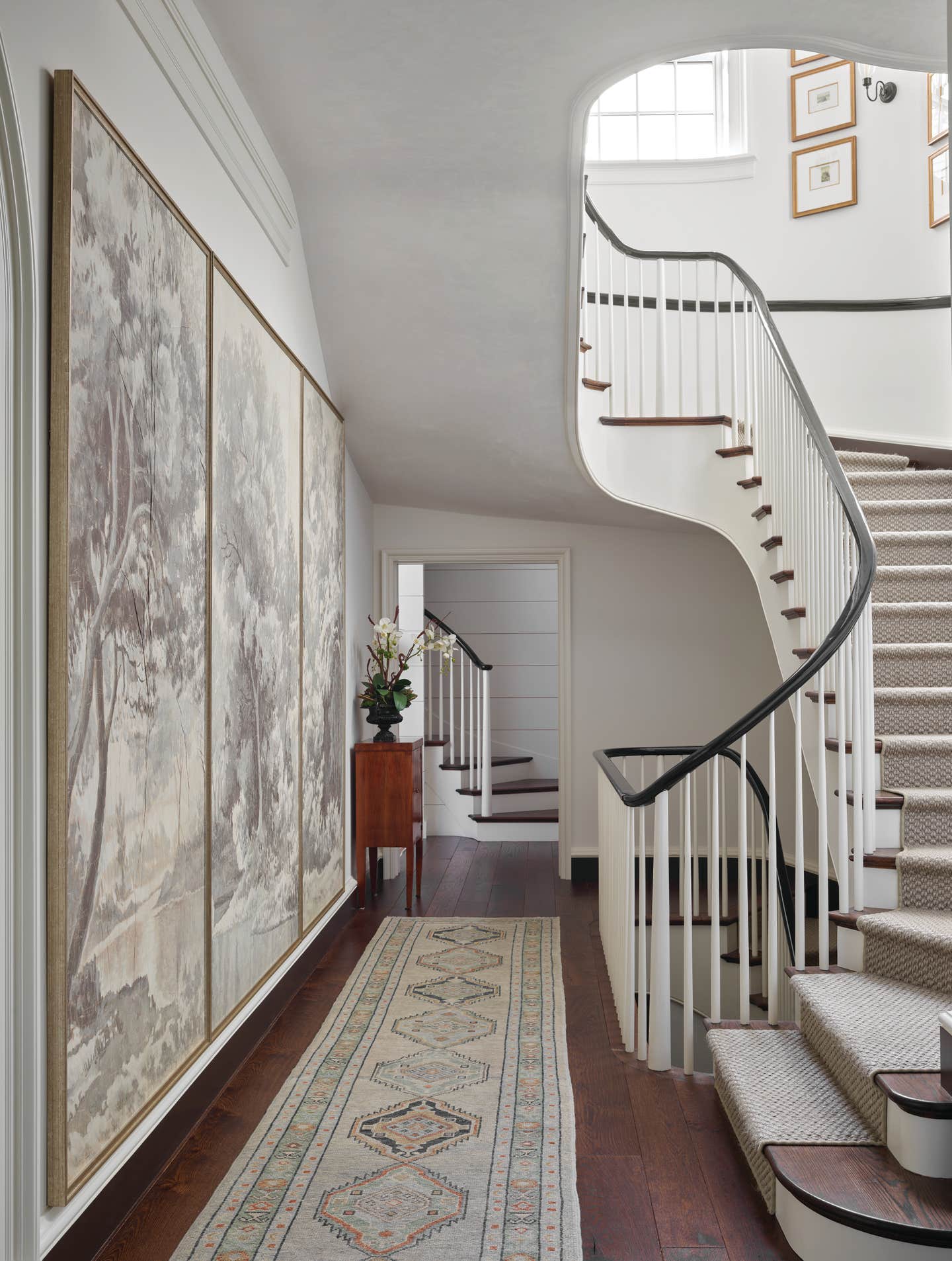 10--stair-hall-sm.jpg