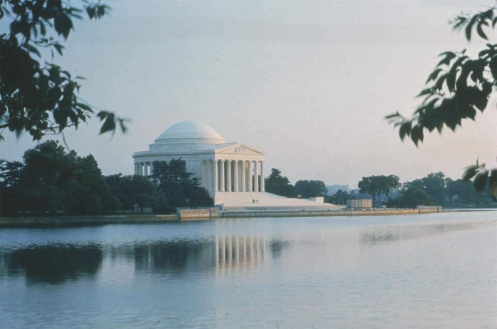 2-john-russell-pope-jefferson-memorial-washington-1937.jpg