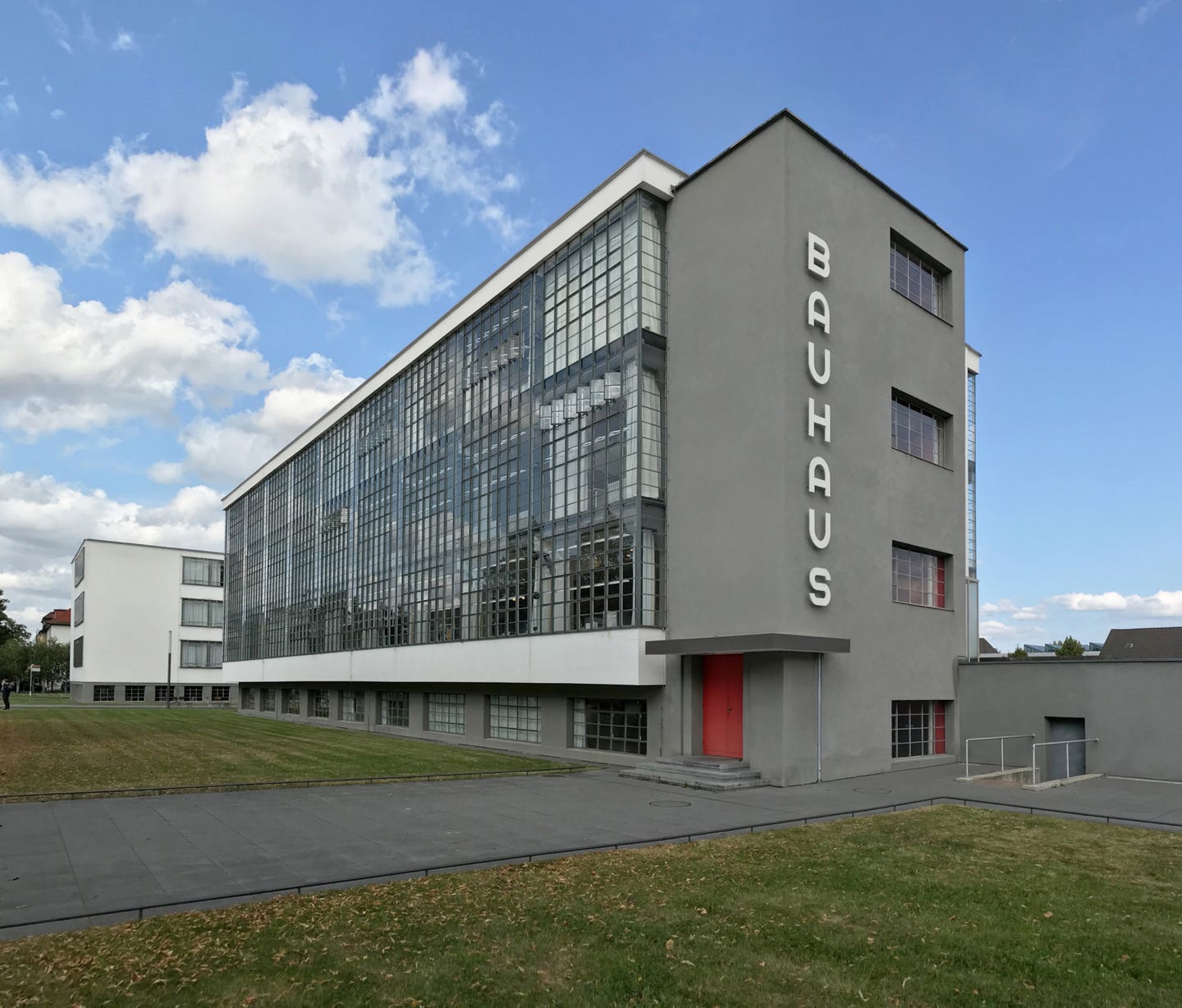 7-gropius-bauhaus-dessau-1925-26.jpg