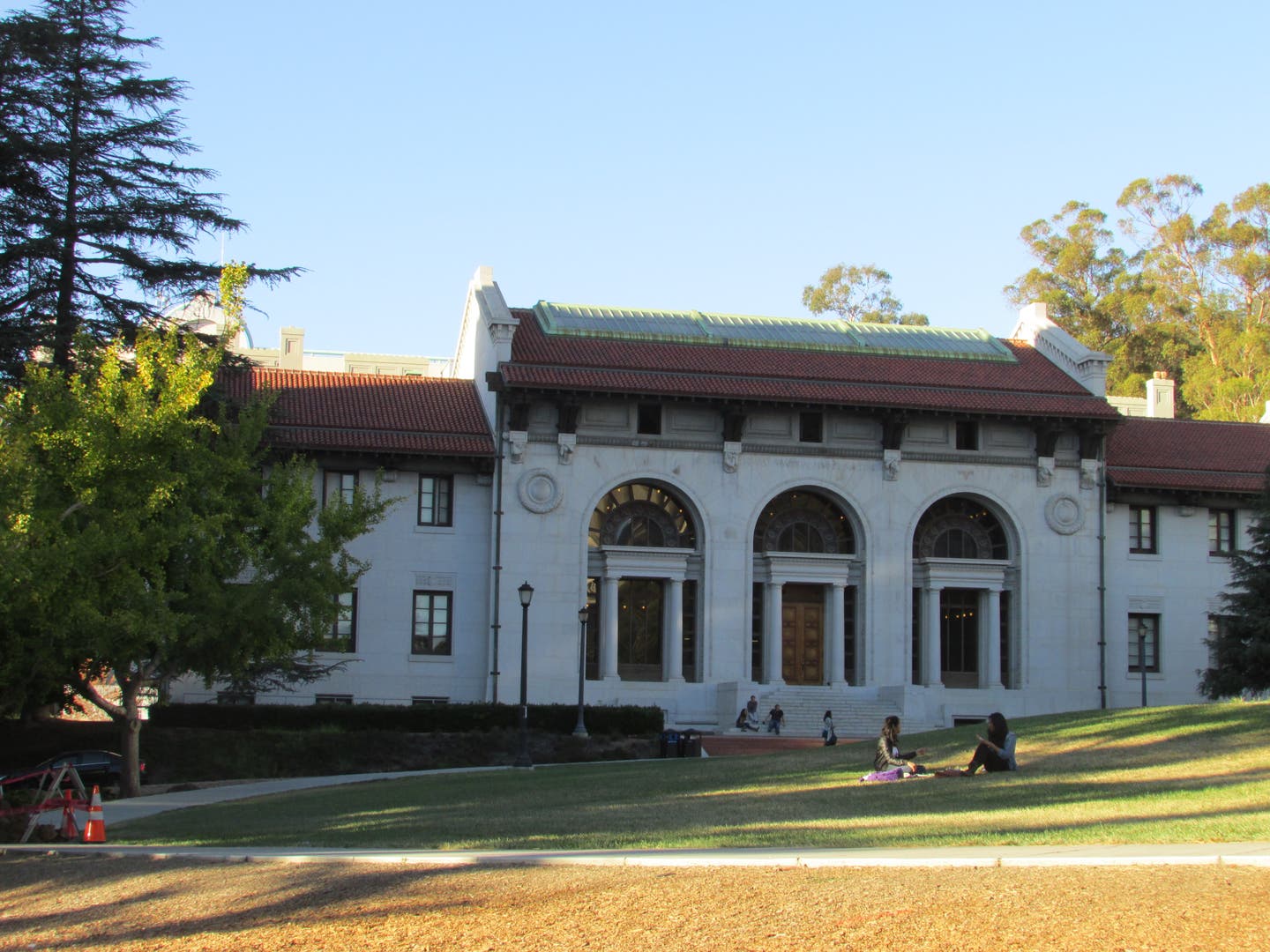4-j-g-howard-with-julia-morgan-heart-mining-uc-berkeley-1902-07-cww-photo.jpg