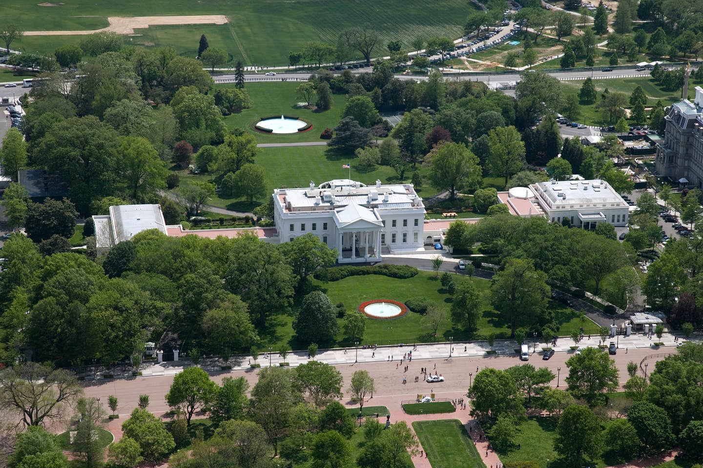 2-white-house-and-grounds.jpg